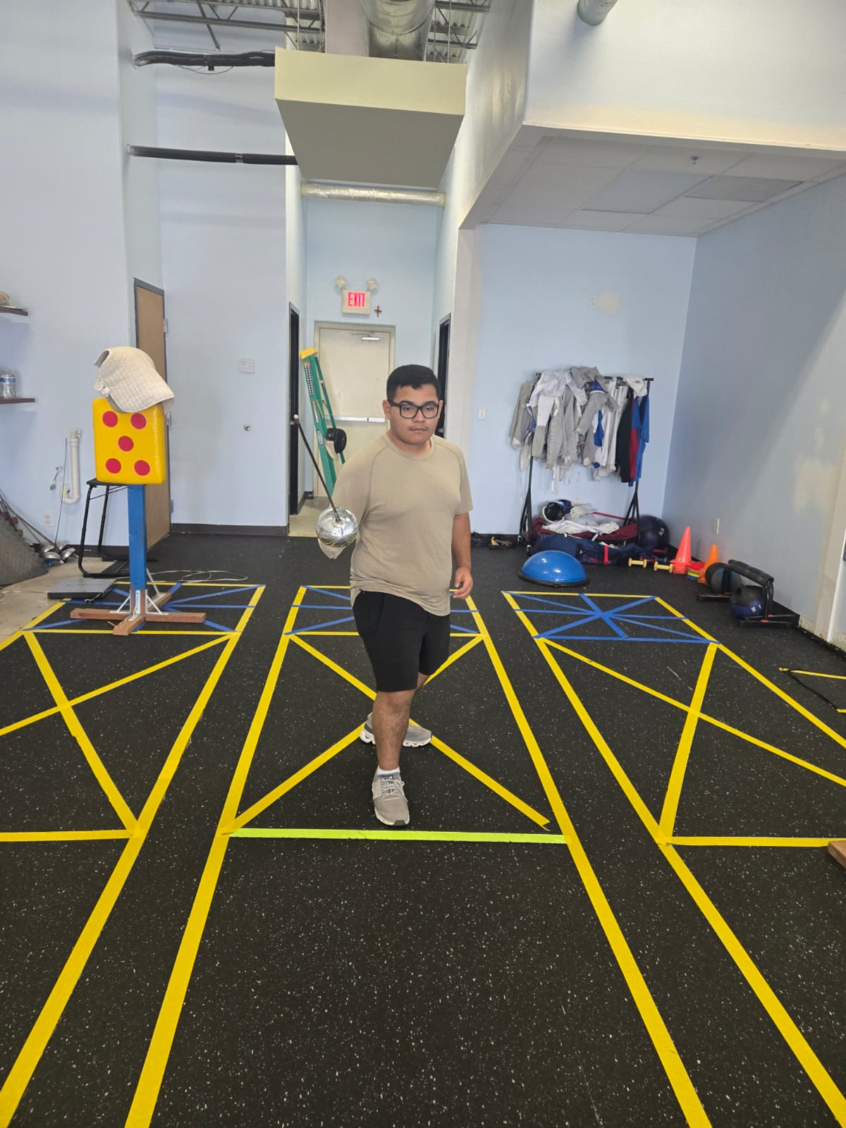 Teen fencer holding épée